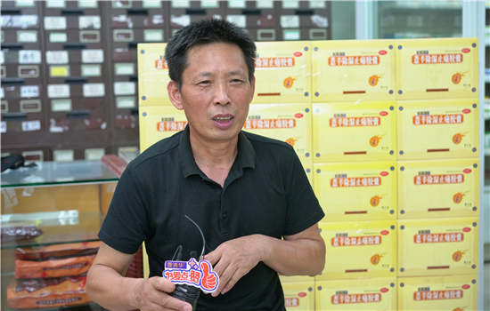 性活动来到南京,先后走进益丰大药房江苏总部以及先声再康连锁药店