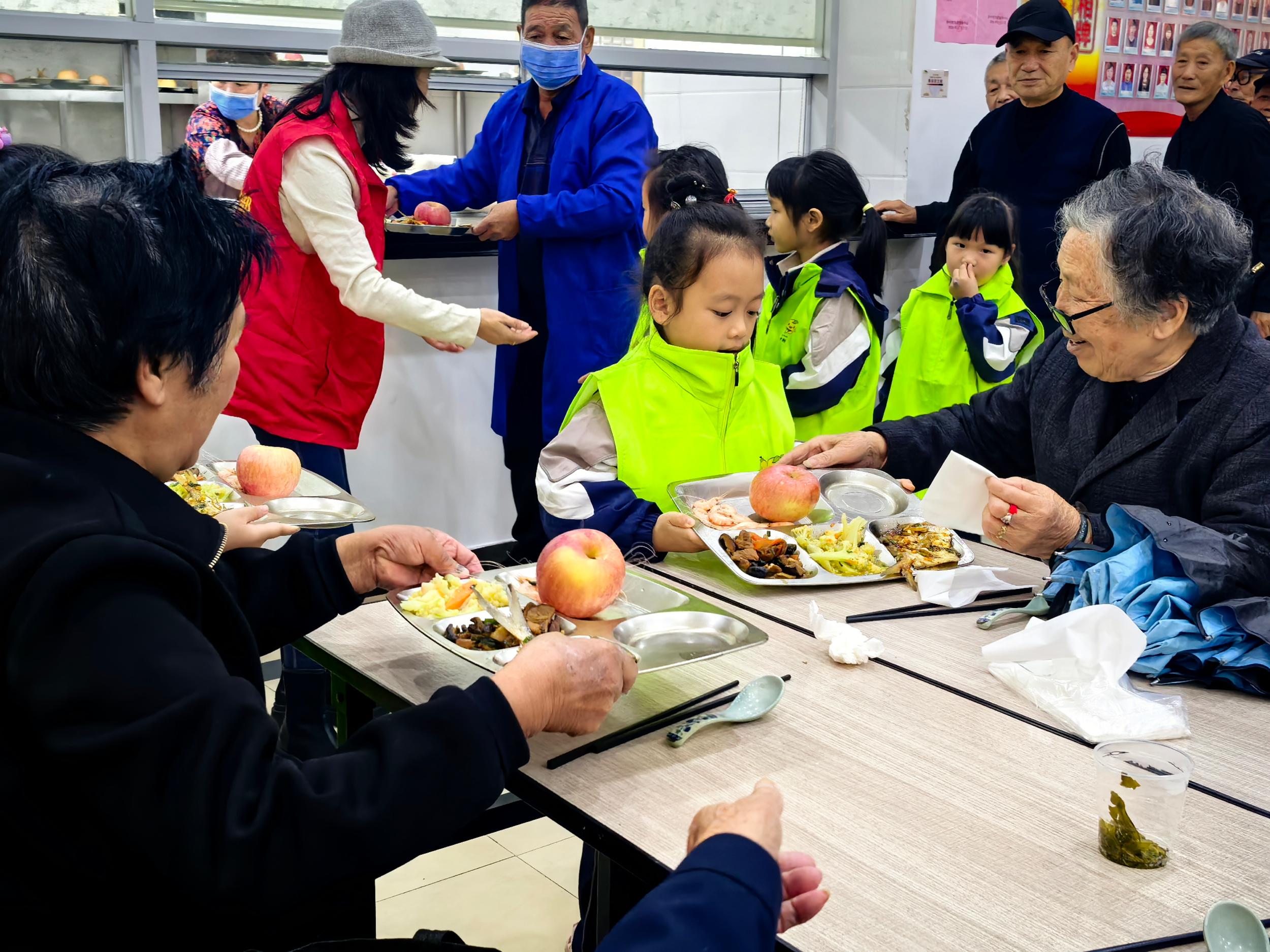 �����������ֵ����۽���һ��һ�١� ��ͼ��ſڵġ�ů��ʱ��