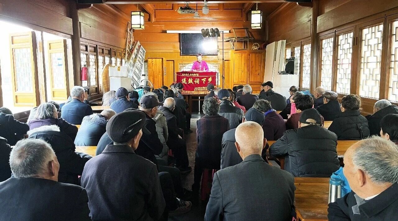 ����״Ԫ���Ĵ����� ���Ļ����񡱺�Ϸ��̨