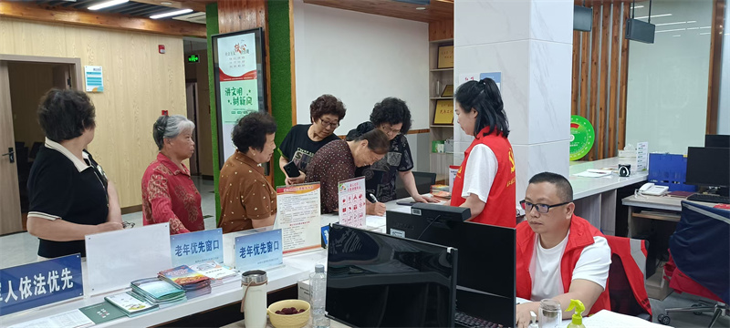 龙湾蒲州:两千长者乐享“夕阳红”便民服务