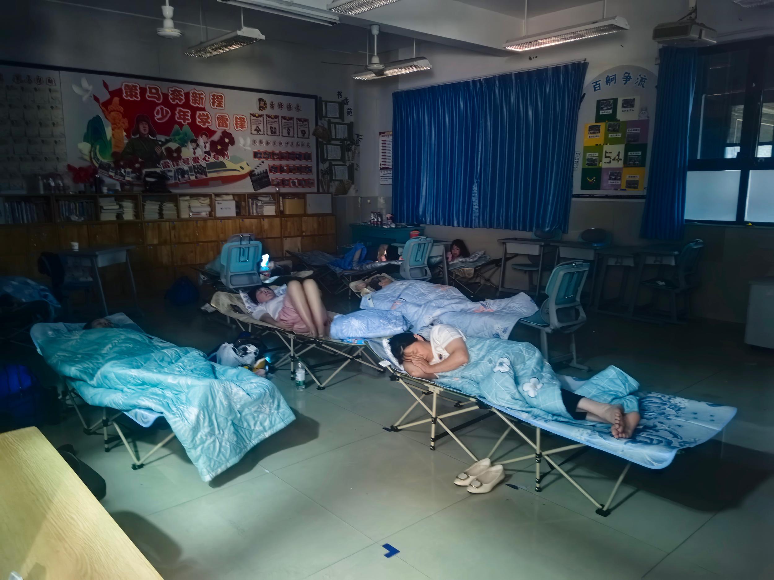 鹿城五马:窗外风雨交加 避灾点内安心度汛