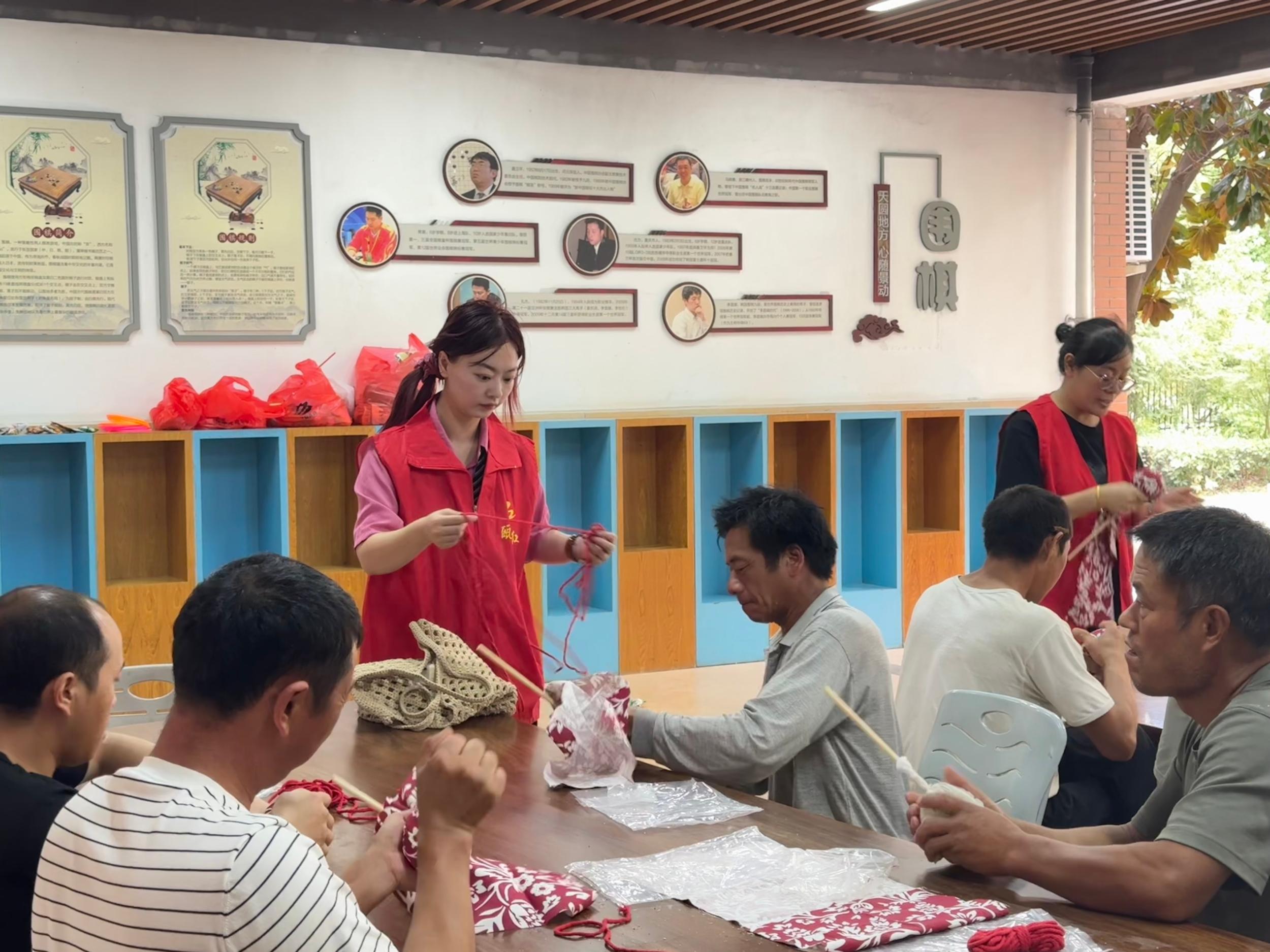 龙湾永中:风雨中的红色暖心港湾