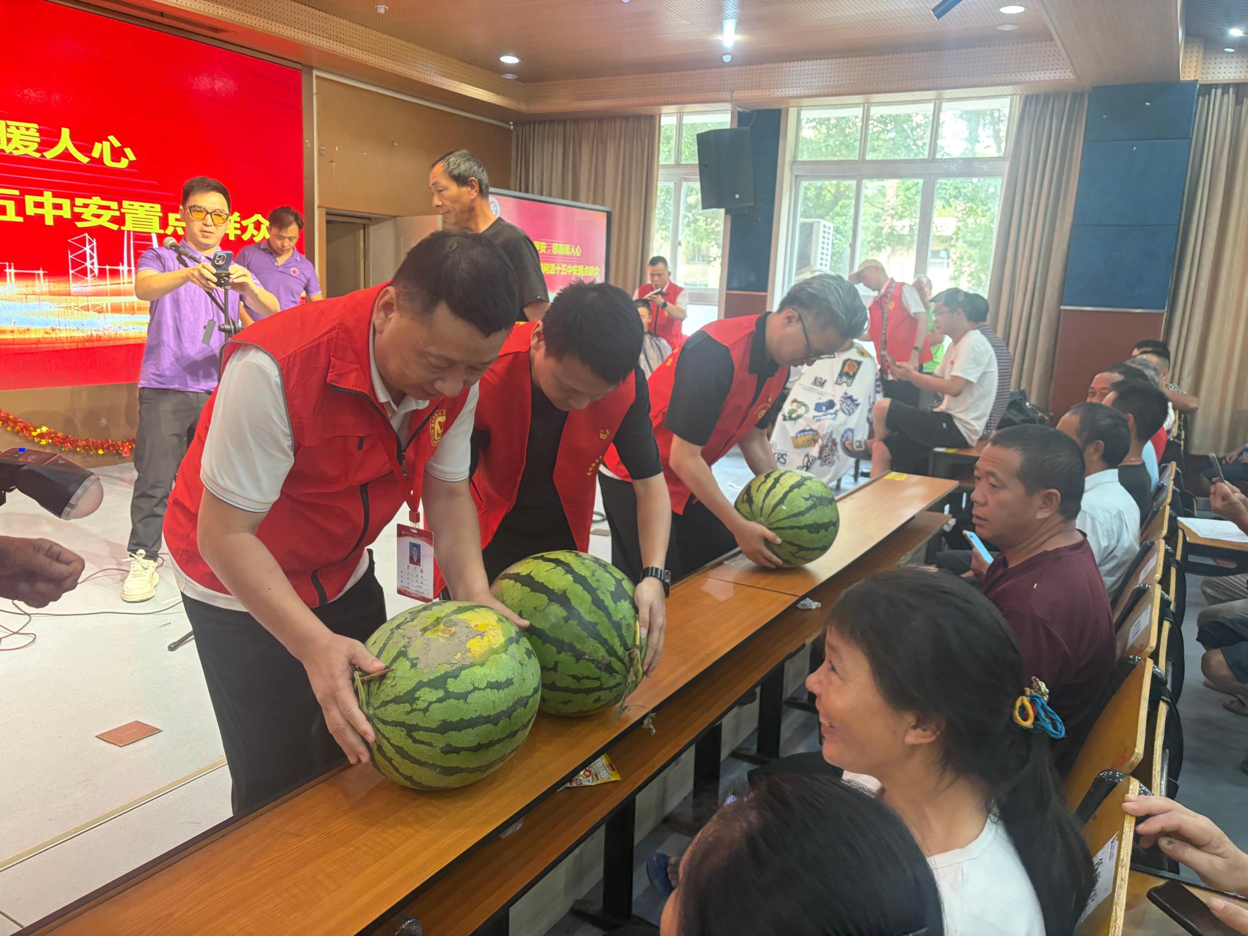 龙湾蒲州:台风逼近 临时“家园”内很暖心
